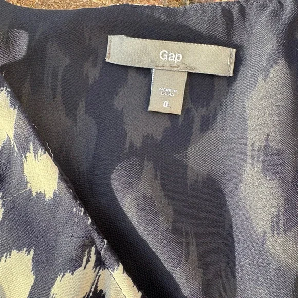 Elegant Blue and White Patterned Dress - Picture 3 of 5